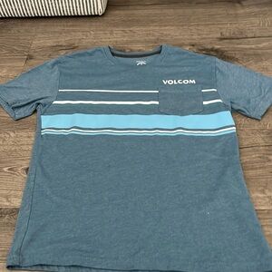 VOLCOM tee like 🆕  MEDIUM blue stripes